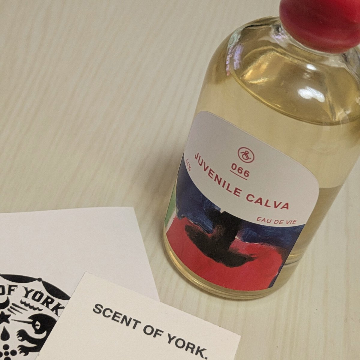 sayakapk's tweet photo. 今日は日本橋サロパで素敵な出会いがありこちらを購入🍎🥃作り手さんから直接プロダクツに対するアツい想いを聞けるのがサロパならではで、本当に貴重だなと🥹香水は是非青山のサロンでもう一度じっくりお話聞きながら選びたいと思って一旦ステイ。
#mitosaya
#サロンドパルファン
#scentofyork https://t.co/gs2zdKKbbJ