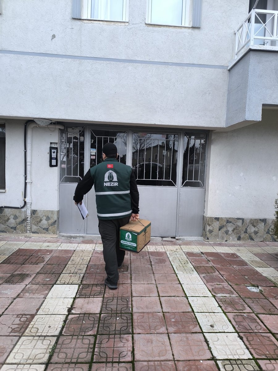 NezirDernegi's tweet photo. Siz niyet edin, biz o niyeti en mahzun sofralara ulaştıralım.

📍 Ankara (Fatih), Kayseri (Kocasinan) İstanbul (Sarıyer), Sivas (Suşehri) ve Kırşehir’de

📦 Gıda kumanyalarını ihtiyaç sahibi ailelere ulaştırdık.

🌐 Kumanya bağış: https://t.co/uM8ZXPymCO

☎️ 0216 420 76 76

#Nezir