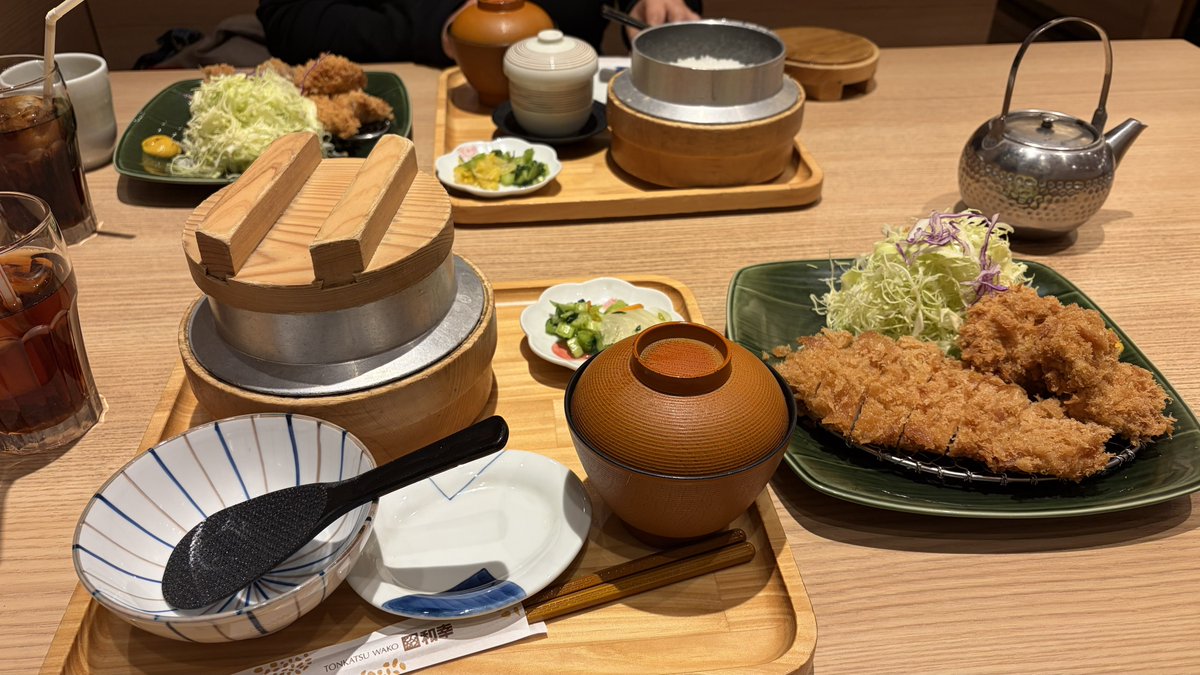 ぜいたく とんかつ
とんかつをな いつでも食えるってほどじゃねぇけど食いたければ連れて行けるくらいにはな