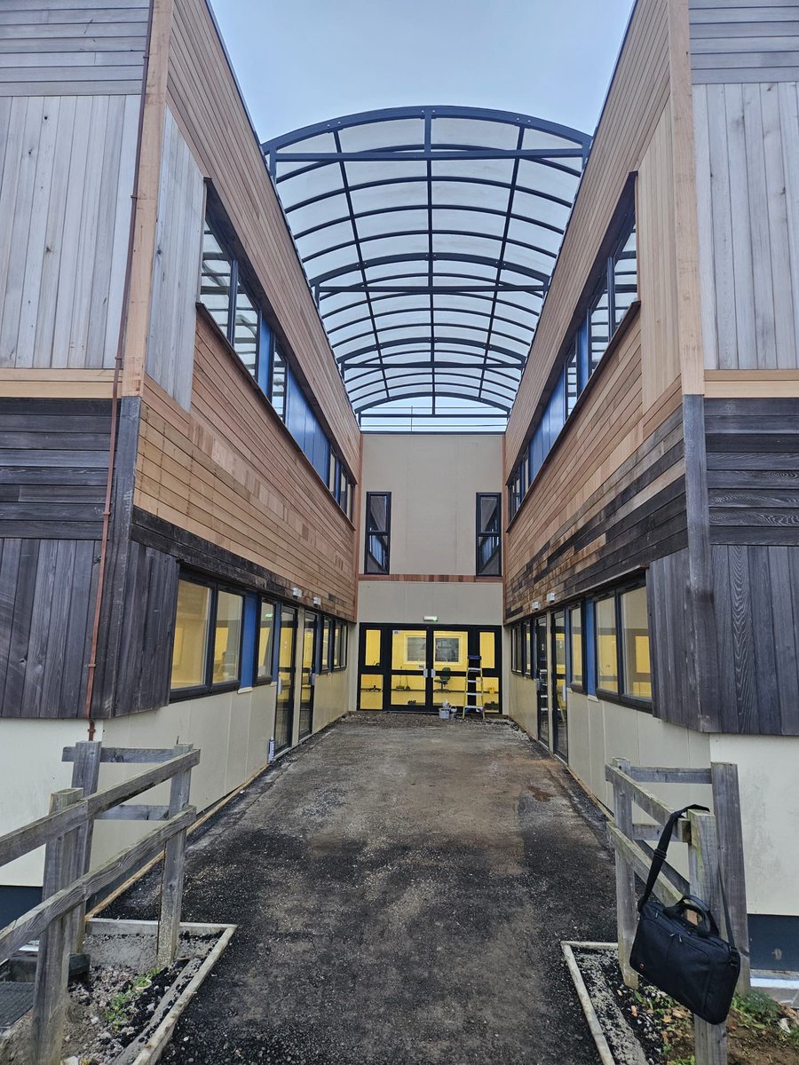 IntegraBuild's tweet image. A lovely shot of Oakgrove School in Milton Keynes. 📸

We've been putting the finishing touches on a cedar-panelled second storey of a building we initially installed several years ago.

We'll be sharing more photos soon - keep an eye on our socials! 👀

#MakeItModular