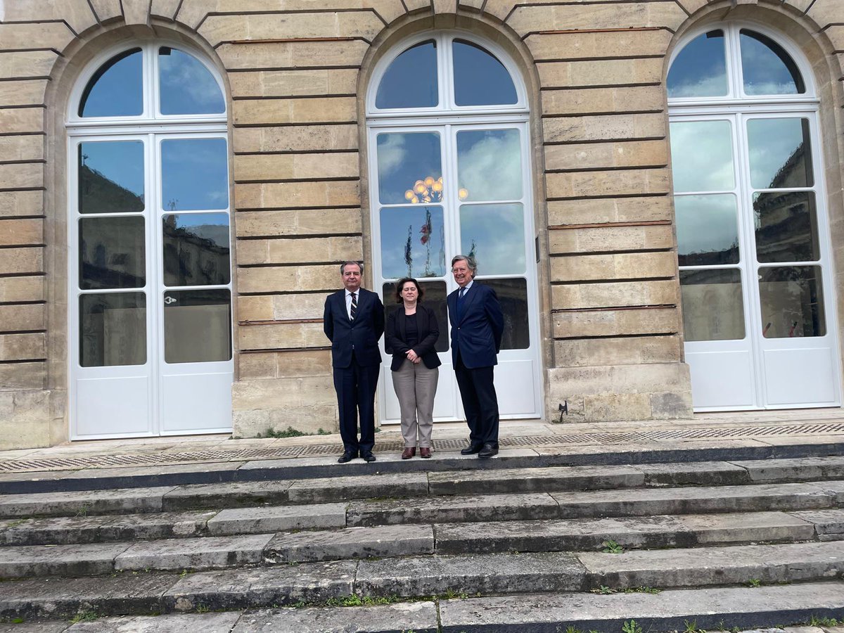 Embajada de Chile en Francia tweet media