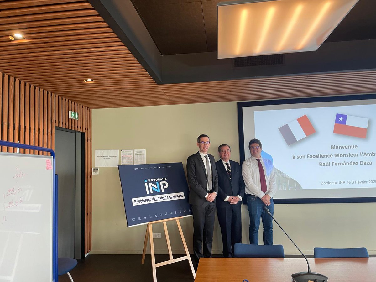 Embajada de Chile en Francia tweet media