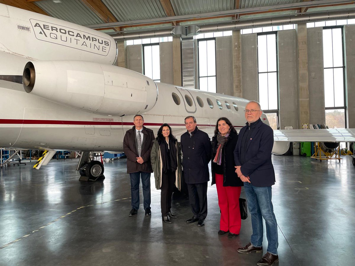 Embajada de Chile en Francia tweet media