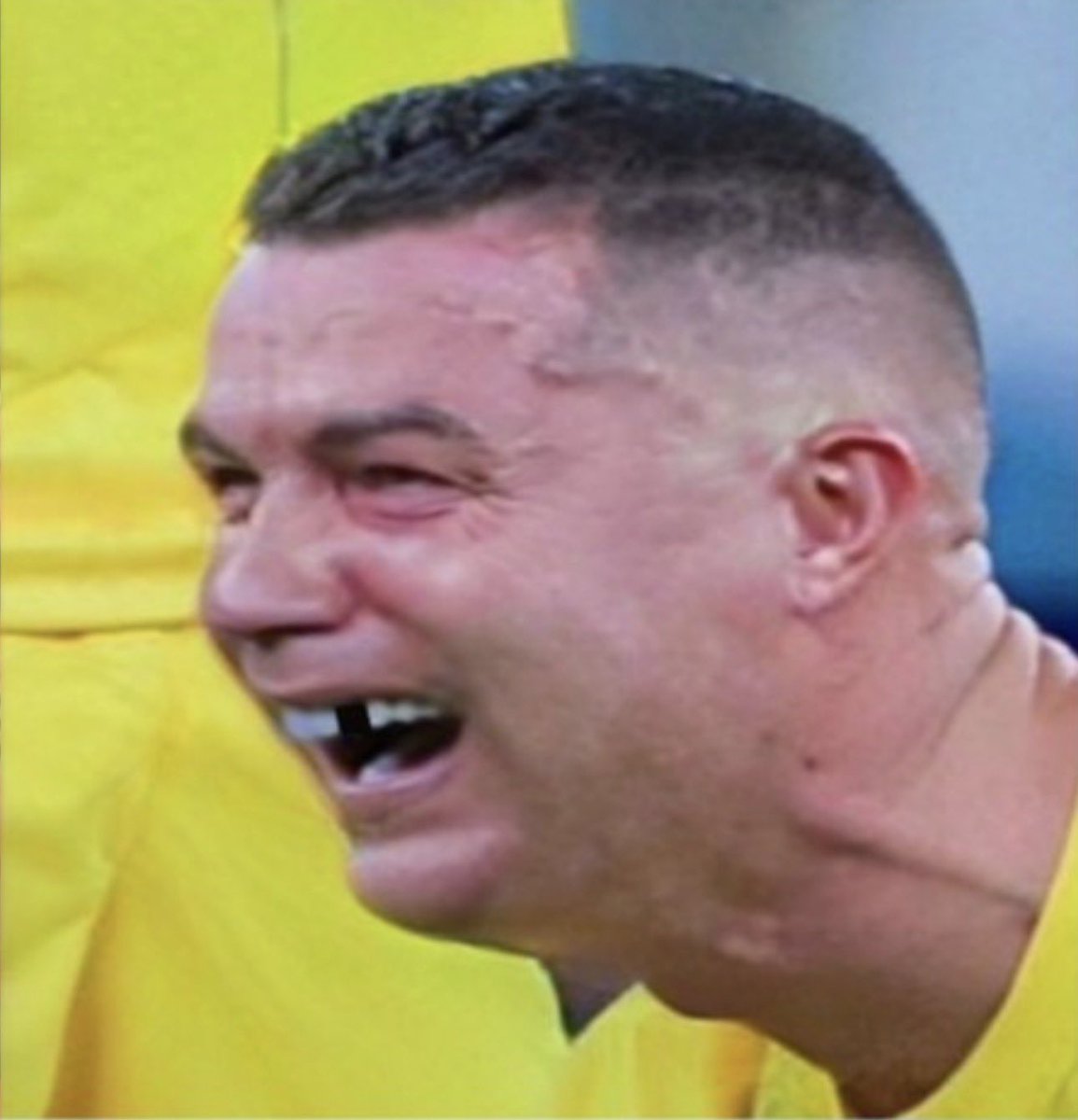 #الوليد_بن_بدر  رونالدو جاء عشانه مؤمن بالمشروع .. 
طيب و ٢٥٠ مليون يورو سنوياً حقت ايش ؟
على العموم انا اشكر الإعلامي على صراحته وفعلا هو ماكذب اللاعب جاء بخشم الريال ..
نظام لاعبنا وحقنا وماحد ينتقده هذا على الي حولك والقريبين منك ..
نرجع للمؤامرة .. العقلية وحده ماتغير 😂