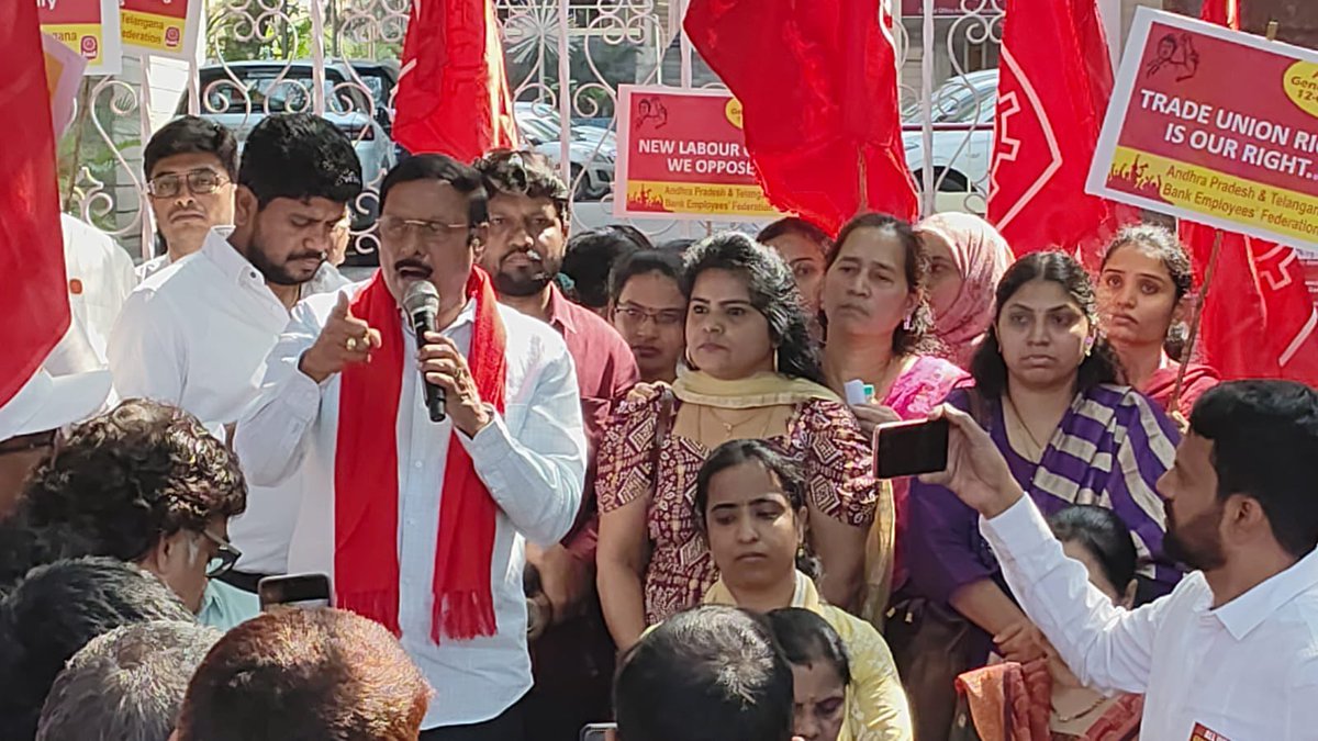 shara_supriya's tweet photo. #BharatBandh 
#AIBEA
#NationalGeneralStrike 
#APTBEF
#CTUStrike https://t.co/wlfxxILnV1
