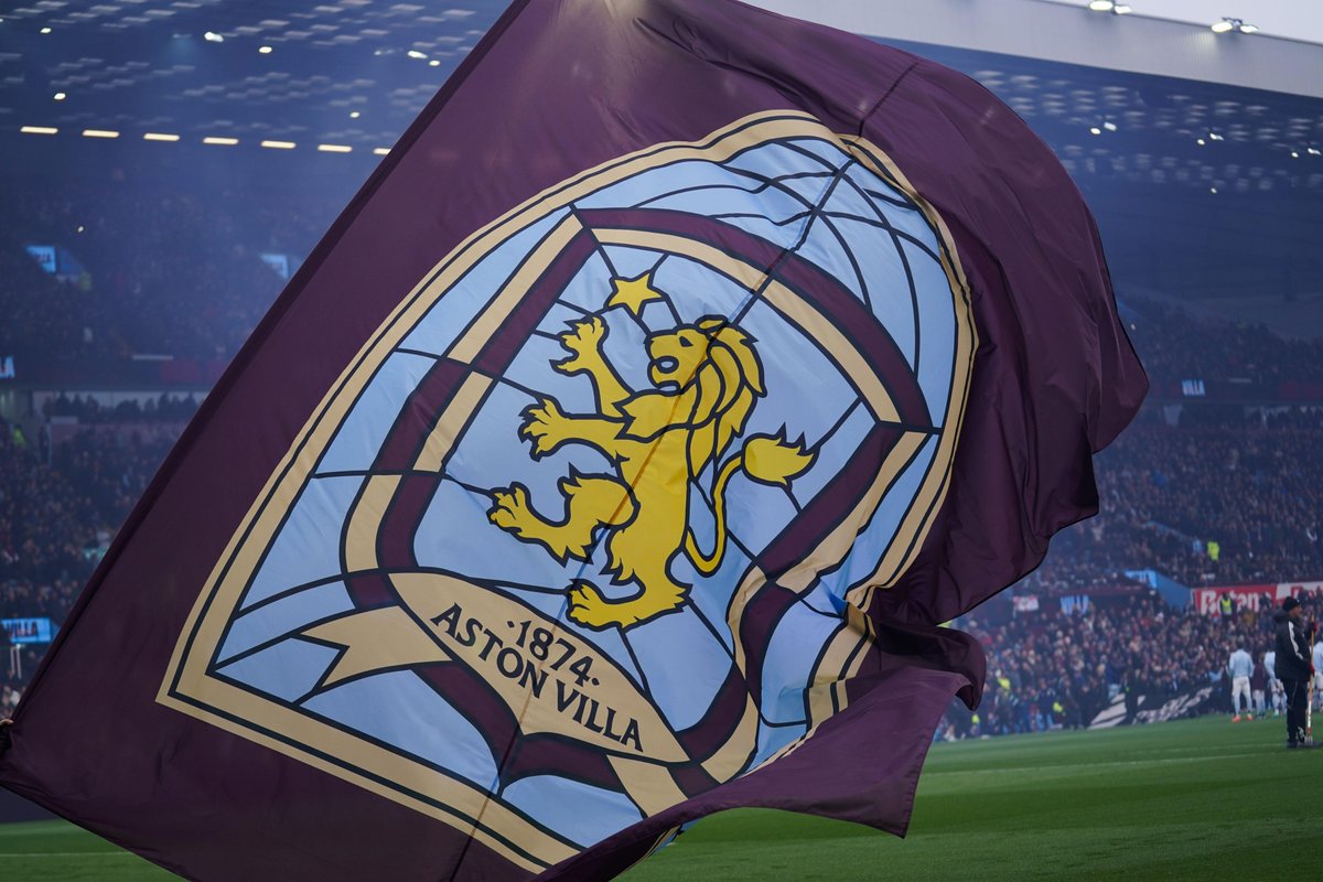 It's been 𝟐𝟗𝟔 𝐝𝐚𝐲𝐬 since Aston Villa were last awarded a penalty. Despite this they...

🟣 Currently sit in 3rd place in the league
🔵 Are eight points clear of 6th-placed Liverpool
🟣 Have kept three clean sheets in the last six

#AVFC