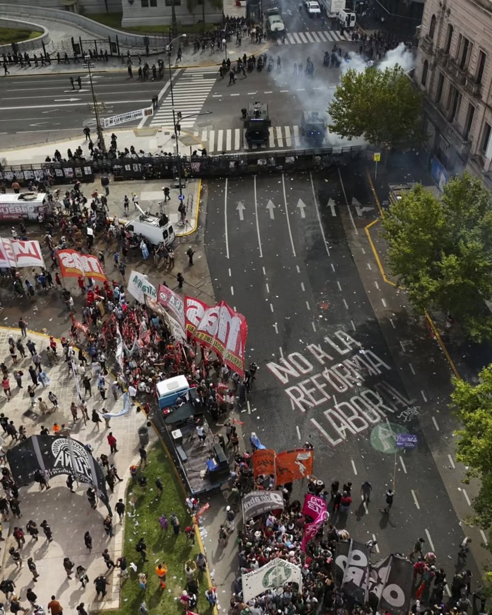 ultras_antifaa's tweet photo. #Argentina - Anti-government protests continue in Buenos Aires.

(Photo: Matias Baglietto) https://t.co/pNcE496EWQ