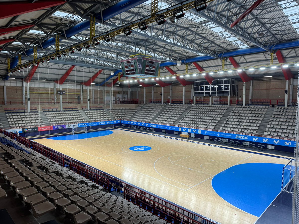 Durante siglos, el ser humano ha innovado y evolucionado la sociedad haciéndose una simple pregunta: ¿Qué pasaría si...?
En Club Deportivo Caldeiro también nos preguntamos ¿qué pasaría sí...? 
¿Y tu? ¿nos ayudas a pensar en grande?