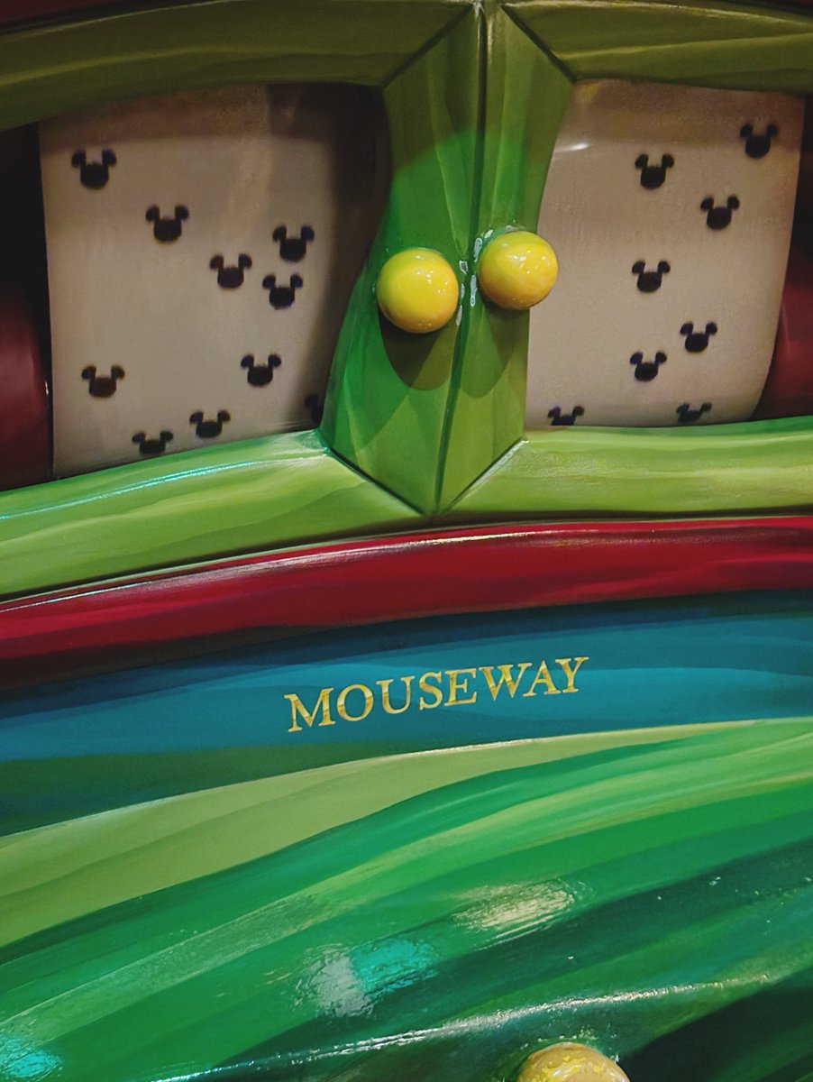 今日は朝からディズニーランド！こっちも数年ぶり
フィルハーのリメンバー・ミー初めて見られたの嬉しかった（ ;  ; ）ミッキーの家にあるピアノがMOUSEWAYなの大好き