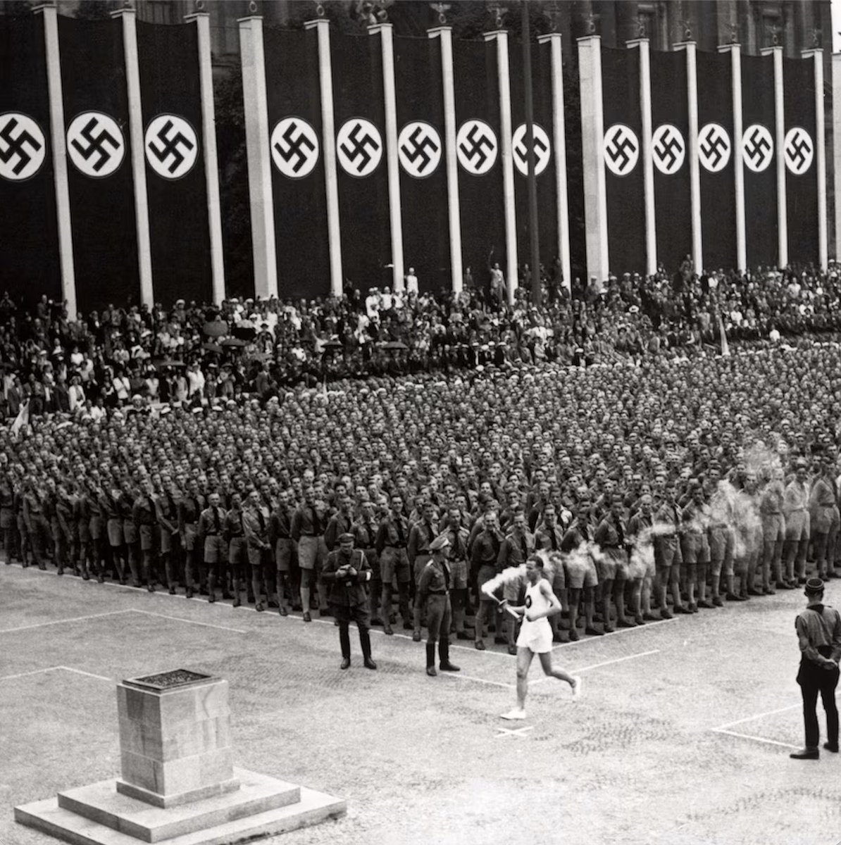 yellow_hand1's tweet photo. @Olympics @Allianz @fisnoco The choice of @Olympics is Berlin 1936 and bloody Sochi 2014 https://t.co/p2II2EAxxo