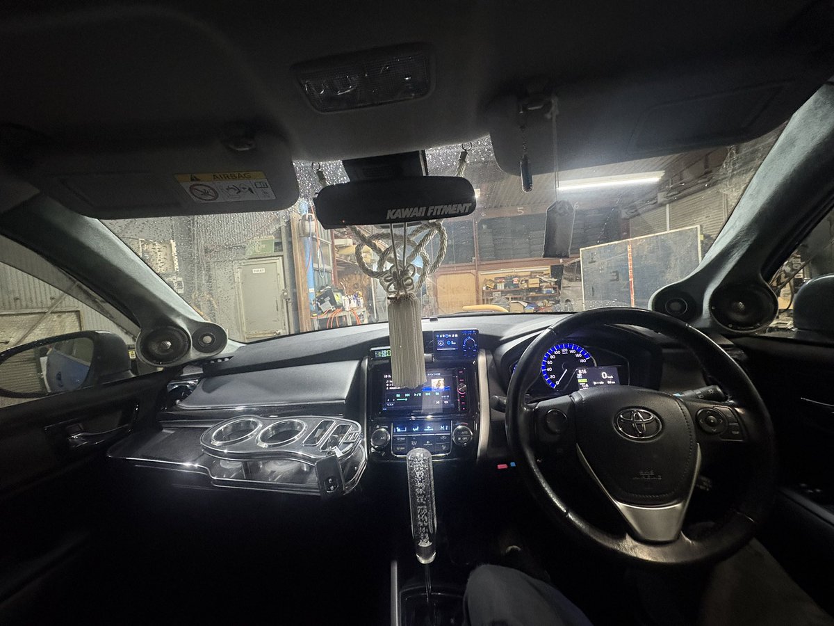daisuke7257_'s tweet photo. ずっとやりたかったピラー埋め込みとツイーターとスコーカーをBLAMのライブからシグネチャーに交換、ドアの吸音材追加等してもらいました！
以前からDSP入れて3wayにはしてたけど今回でかなり音がガラッと変わって最高です🙆‍♂️ https://t.co/oM8TthhwGN