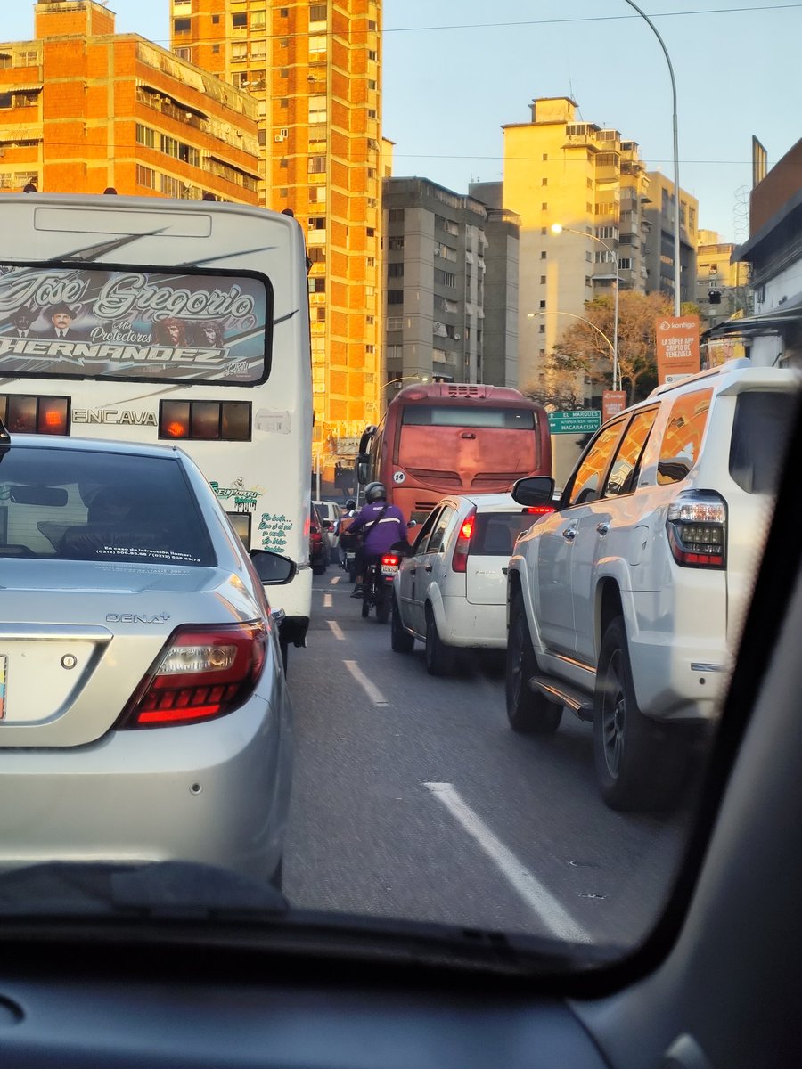 Cuándo será que se van a dar cuenta que cada vez que la policía, alcaldía o gobernación manda los carros a echar gasolina en la California, se hace una mega tranca 🤬🤬🤬🤬
Y los demás nos tenemos que joder ... 
<a href="/MirandaGob/">Gob Miranda</a> <a href="/lAlcaldiasucre/">AlcaldíaSucre</a> <a href="/0800POLINAC/">PoliciaNacional CPNB</a> <a href="/dcabellor/">Diosdado Cabello R</a> <a href="/serranoelioj/">ELIO SERRANO</a>