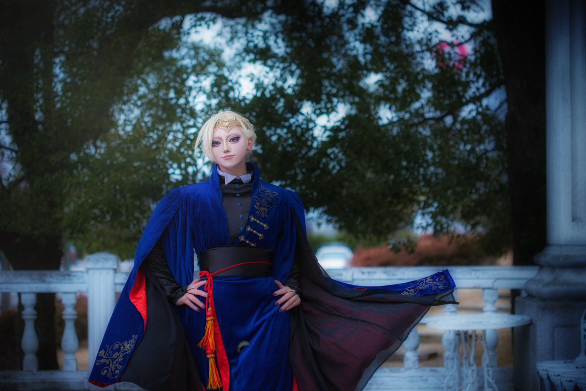 【cosplay/コスプレ】
twst/ Vil Schoenheit👑

　　╭────   ⋅𖥔⋅   ────╮

　　　　〜品良くエレガントに〜

　　╰────   ⋅𖥔⋅   ────╯
#ビビコスお菓子の城  #ビビコスinfo
#ツイステコスプレ  
📸:<a href="/ryodo10/">ryodo_豆　お菓子</a> さん