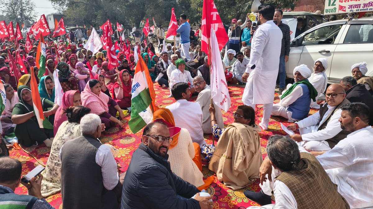 RishipalSihag01's tweet photo. 12 फरवरी, राष्ट्रव्यापी हड़ताल 
आज देशव्यापी ट्रेड यूनियन हड़ताल के समर्थन में जिला कांग्रेस कमेटी, जींद ने मज़दूरों और कर्मचारियों के हक़ में खुलकर जींद कांग्रेस ने समर्थन दिया। ✊

#WorkersRights #TradeUnionStrike #CongressWithWorkers https://t.co/sVayoJPX9o