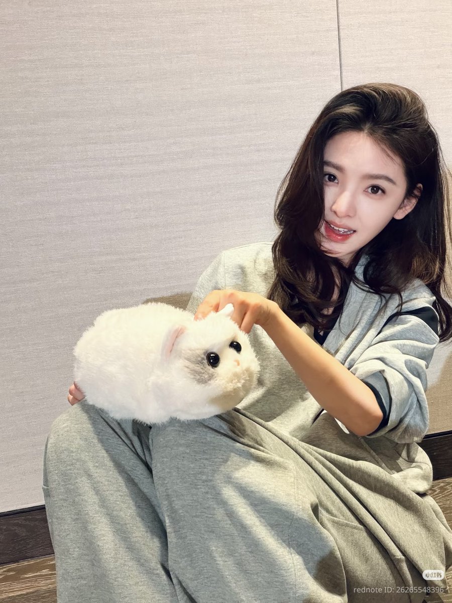 ruonanfiles's tweet image. 📸 260212 Zhang Ruonan Xiaohongshu Update #ZhangRuonan #章若楠