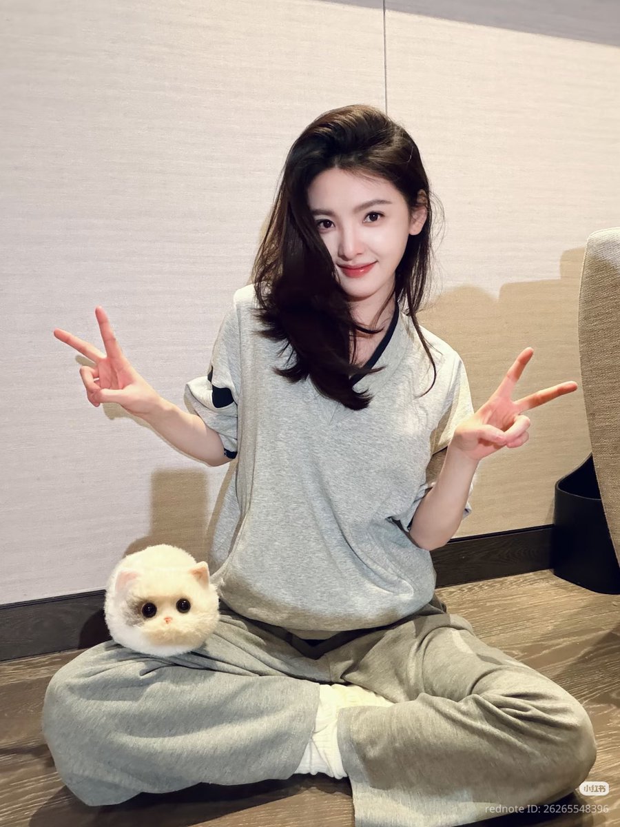 ruonanfiles's tweet image. 📸 260212 Zhang Ruonan Xiaohongshu Update #ZhangRuonan #章若楠