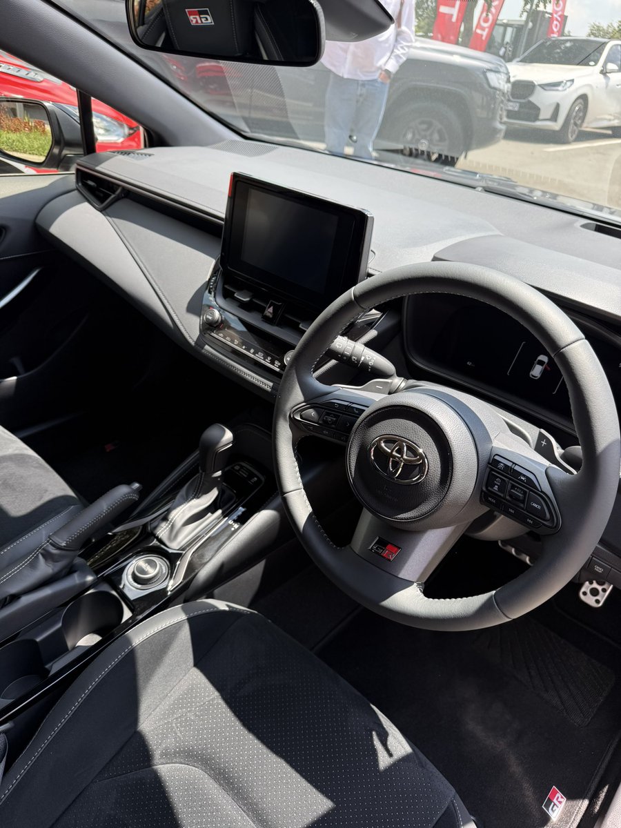 MrHowMuch tweet media