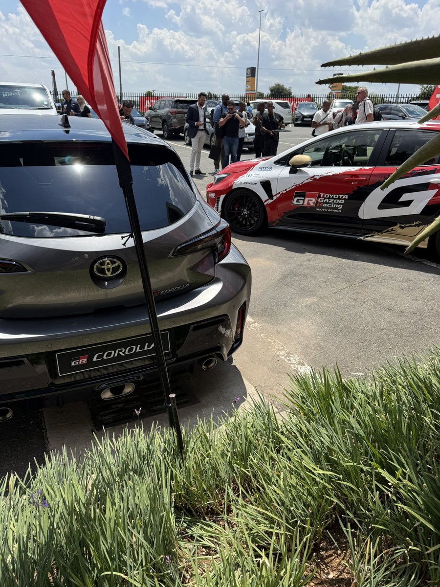 MrHowMuch tweet media