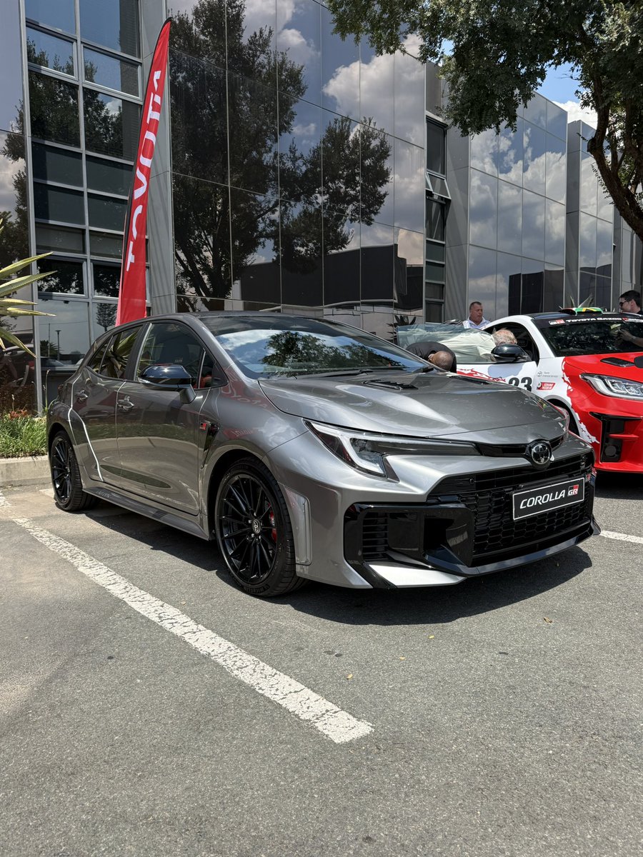 MrHowMuch tweet media