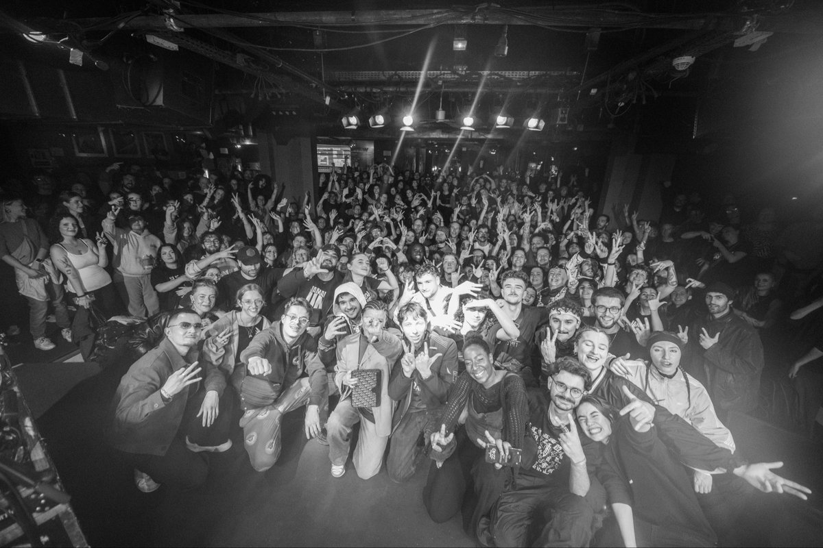 Le New Morning c’était juste incroyable 

Merci à tous ceux et celles qui sont venu.es on est pas prêt.e d'oublier ça 

On a pu jouer ARIA j'ai trop kiffé voir vos retours en direct,  le 20 février ça va être 🤌
Tu peux tjr préco sur 2zele.com !!!