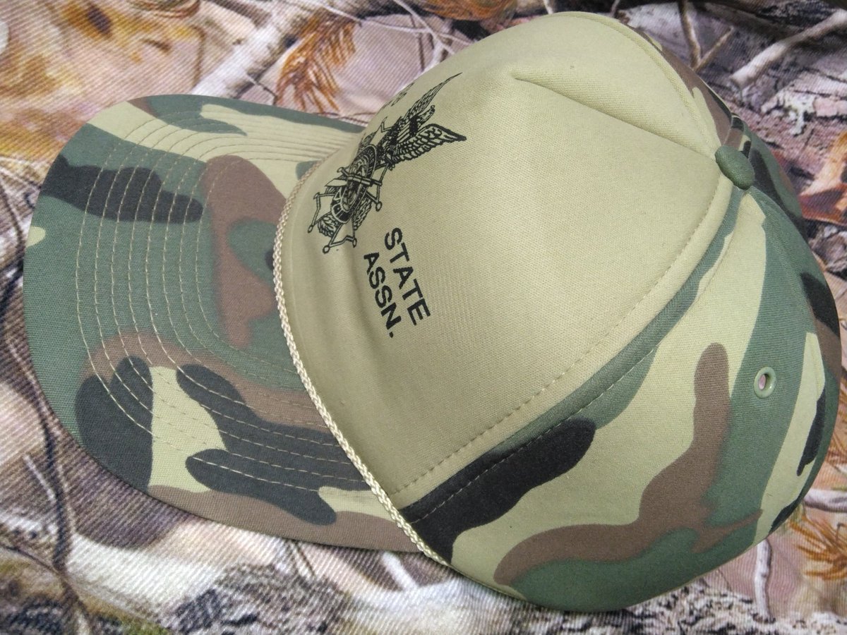 javaoralegacy's tweet image. 30年位前にオクトパスアーミーの古着コーナーで買ったフルスポンジの迷彩キャップ
何年か前にアジャスターが経年劣化で割れて島田市のクリーニングあいざわさんで同色新品に交換してもらえてまた使えるようになった
ちなみに子供から63センチオーバーの大柄男性までイケる超汎用サイズ