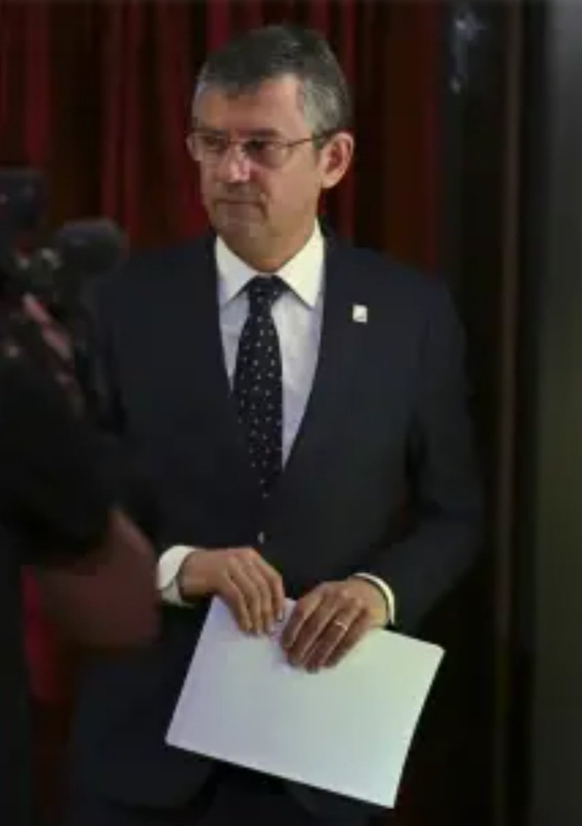 Özel plan!
1-KK'ya rakip ol 
2-Ekonun paraları ile GB ol
3-Partili adamlarını ihbarcı yap ekoyu içeri attır
4-İşi hükümete yık
5-Mitingler düzenle pr yap
6-Yeni engel Mansur' bertaraf et
7-Cb adayı ol

Kenan doğulu Beren saat Akın Gürlek Mehmet Türkmen Genç Osman Arabistan