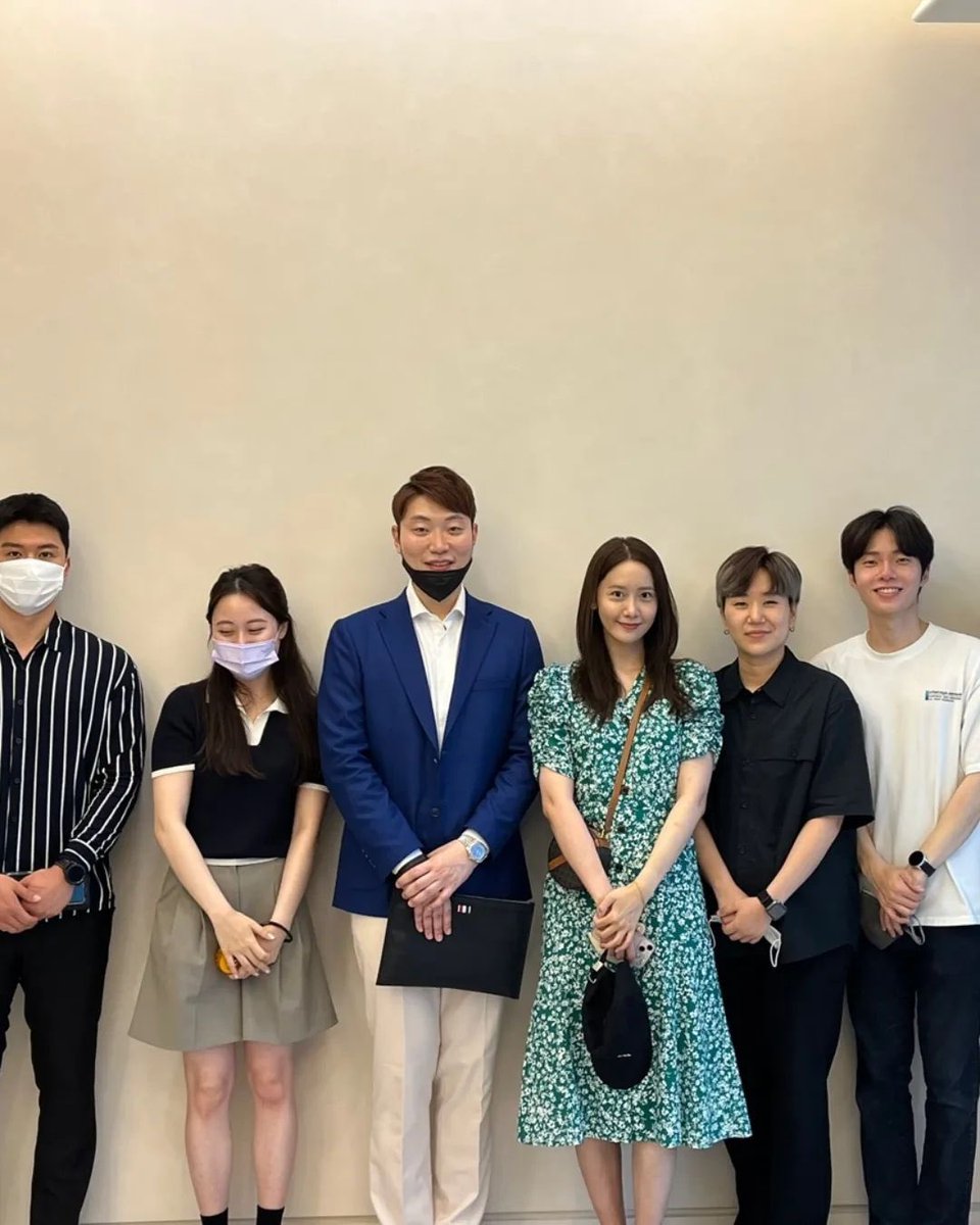 yeppeoyoona's tweet photo. Ohh just remembered that Park Chi Eun as the CEO, and his staff posted their pictures with YoonA back in 2022 https://t.co/AnUIPqk2T0