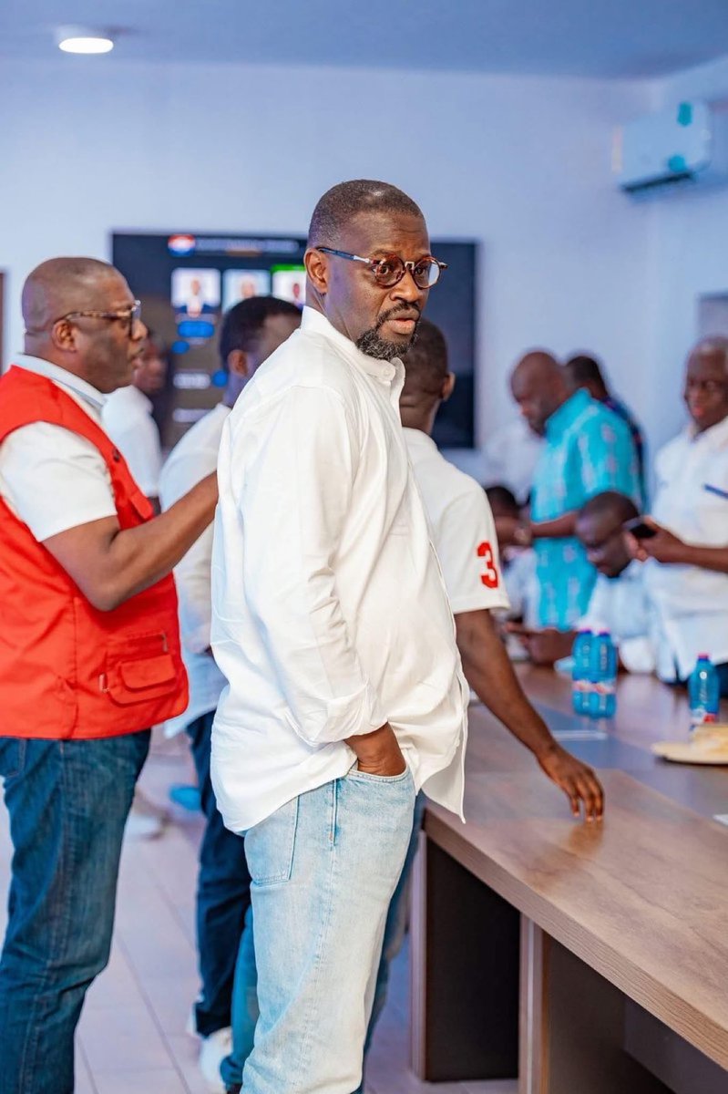 <a href="/FAnnohDompreh/">Hon. Frank Annoh-Dompreh</a> is really doing a great job. Leaders who stay connected to the people and deliver results are what Ghana needs right now. Imagine ten more leaders with this same energy — every constituency would feel the impact. 🇬🇭🔥
#ThePeoplesDompreh