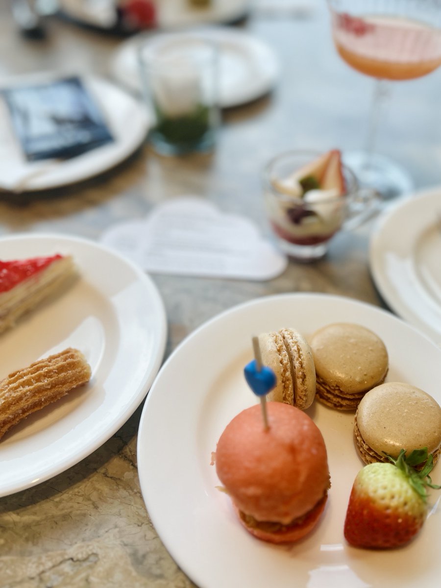 #밥보스
#디온밥조
#밥탱유람시
#오르야밥먹어
딸기뷔페!
피젝 꼭 밥 잘 챙겨먹어야한다? 다들 간강하구
❤️💜💛💙