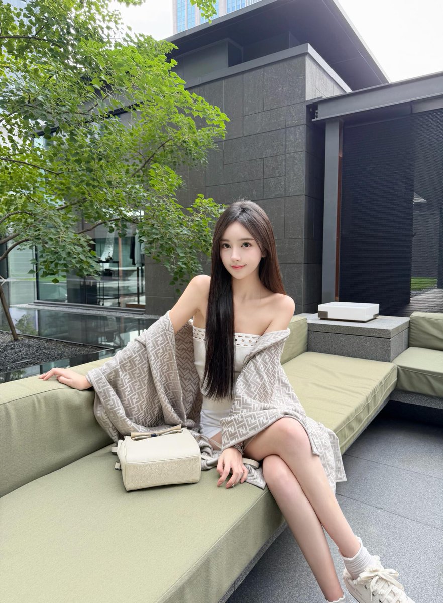 杨律Y tweet media