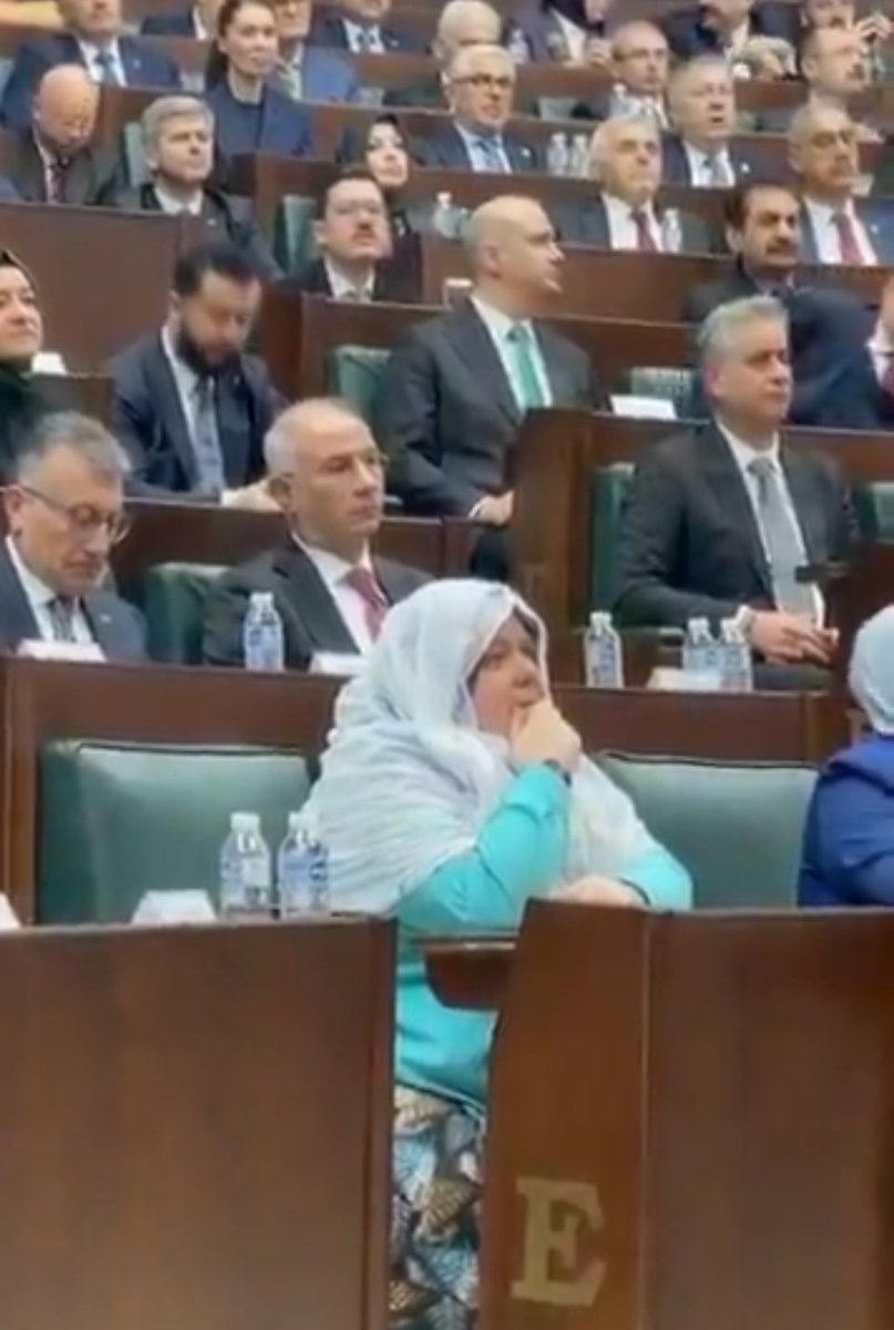 mftaydem2's tweet photo. GÖNDERECEĞİZ!

“Kömür yinmez zitin yinir” diye hak arayan yöresel kıyafetli Türk kadınlarını görmezden gelenler, 

86 milyon da  1️⃣ kişi bir kadının kıyafetine laf etti diye, Yeni Anayasa için MAĞDUR edebiyatıyla OY PEŞİNDE!

“Korkunun ecele faydası yok.”
GİDECEKSİNİZ! 🇹🇷 https://t.co/itG3obazHP