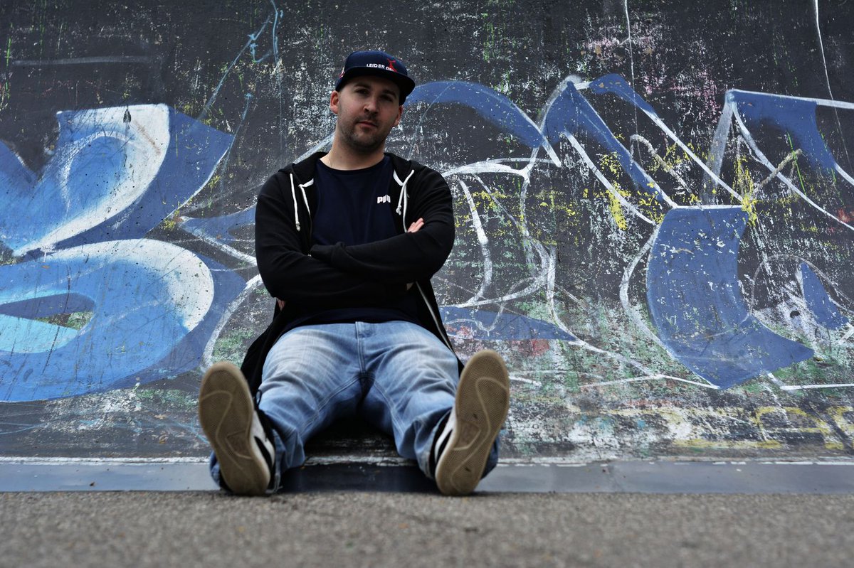 FreezyTrap's tweet photo. https://t.co/qyTHfmNLTK

Wenn die Beats langsamer werden und die Texte tiefer gehen. Hier findest du die melancholische und nachdenkliche Seite des Raps – von Freezy Trap und handverlesenen Artists, die etwas zu sagen haben. Perfekt zum Abschalten, Nachdenken und Genießen. https://t.co/uf6qyrJNAY