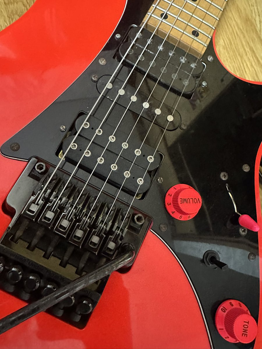 _maraky's tweet photo. Dimarzio Steve's Special×Bournsポット×ダイレクトsw
完璧‼️😅 https://t.co/awcz4dXJYj