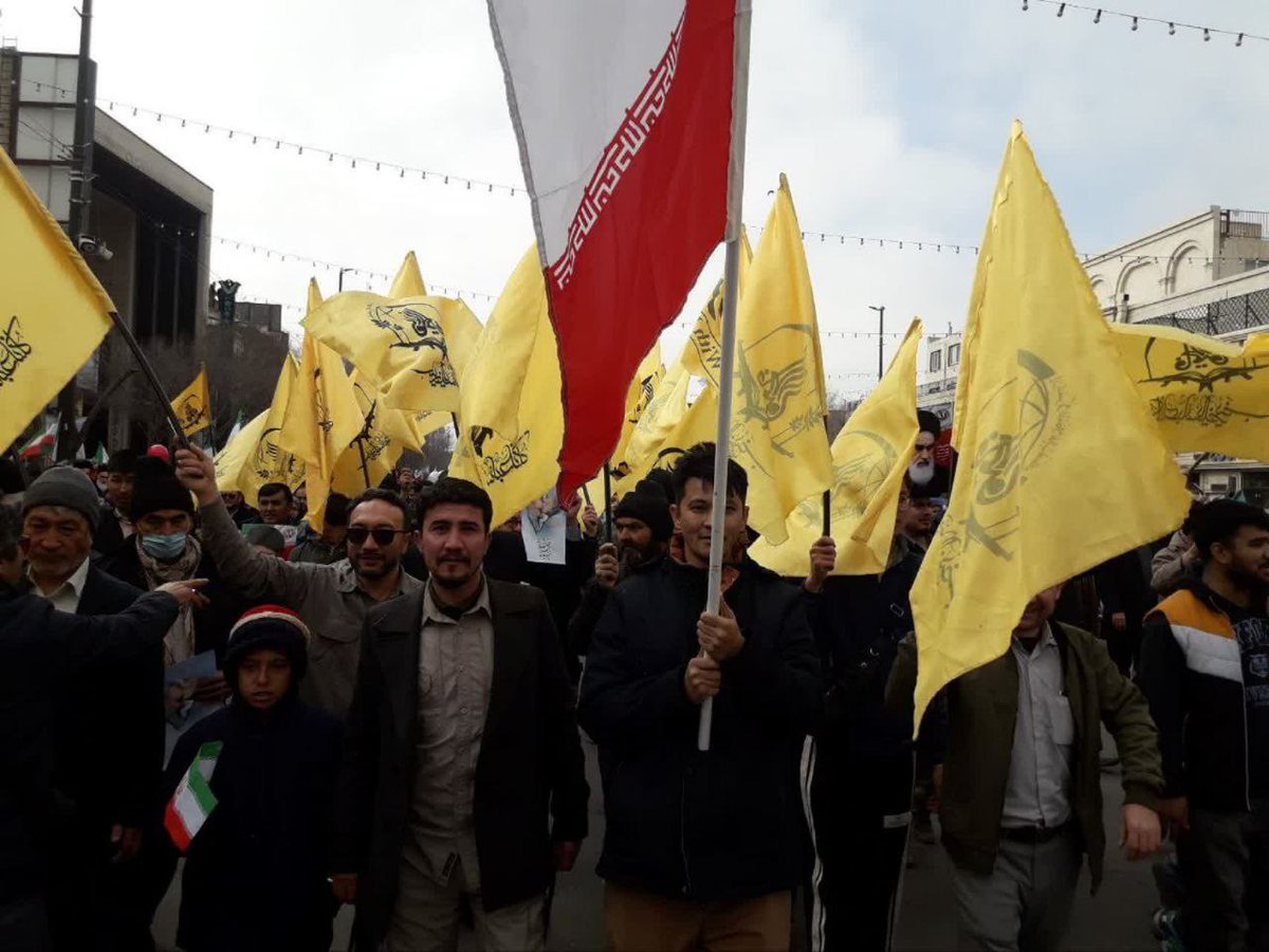 حضور پرشور افغان ها این ملت بیگانه مزاحم در 22 بهمن. 
برا کار و زندگی اومدن یا دخالت در امور داخلی ایران؟؟
عاشق انقلاب برن کشورشون انقلاب کنن
