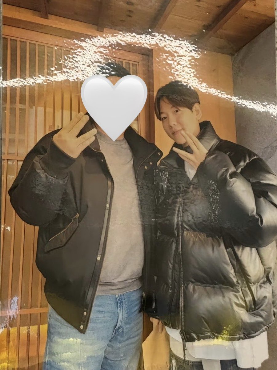 Unseen photo of Baekhyun displayed at ‘숙성도 (Sukseongdo)’ Restaurant in Jeju! ❤️