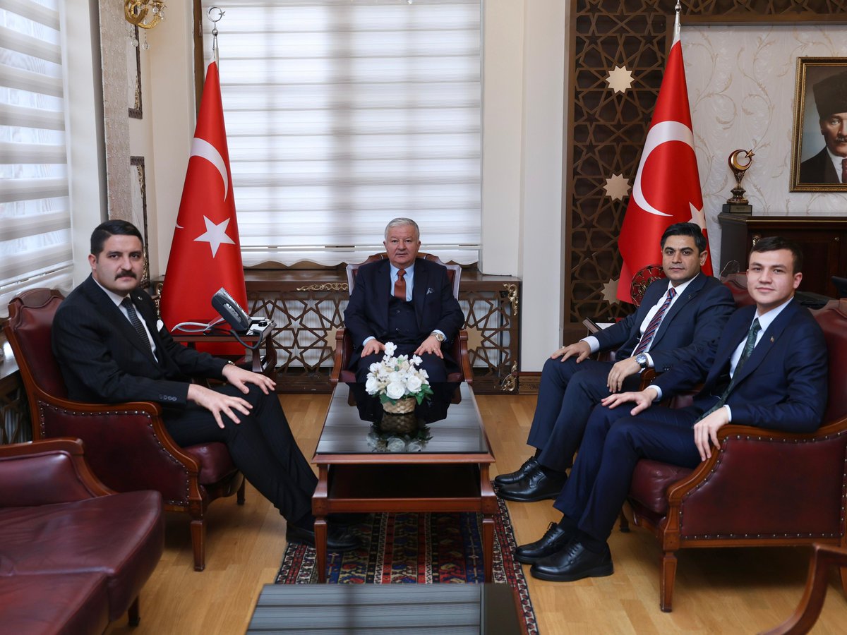 Altunhisar Kaymakamı Sn. Abdülhamit Bağış, Ulukışla Kaymakamı Sn. Emir Osman Gökçe ve Niğde Bor Cumhuriyet Başsavcısı Sn. Şükrü Samet Bozkurt, Valimiz Sn.<a href="/muratdurutr/">Murat Duru</a>’yi ziyaret ederek “hayırlı olsun” dileklerini ilettiler.

Nazik ziyaretleri ve iyi dilekleri nedeniyle