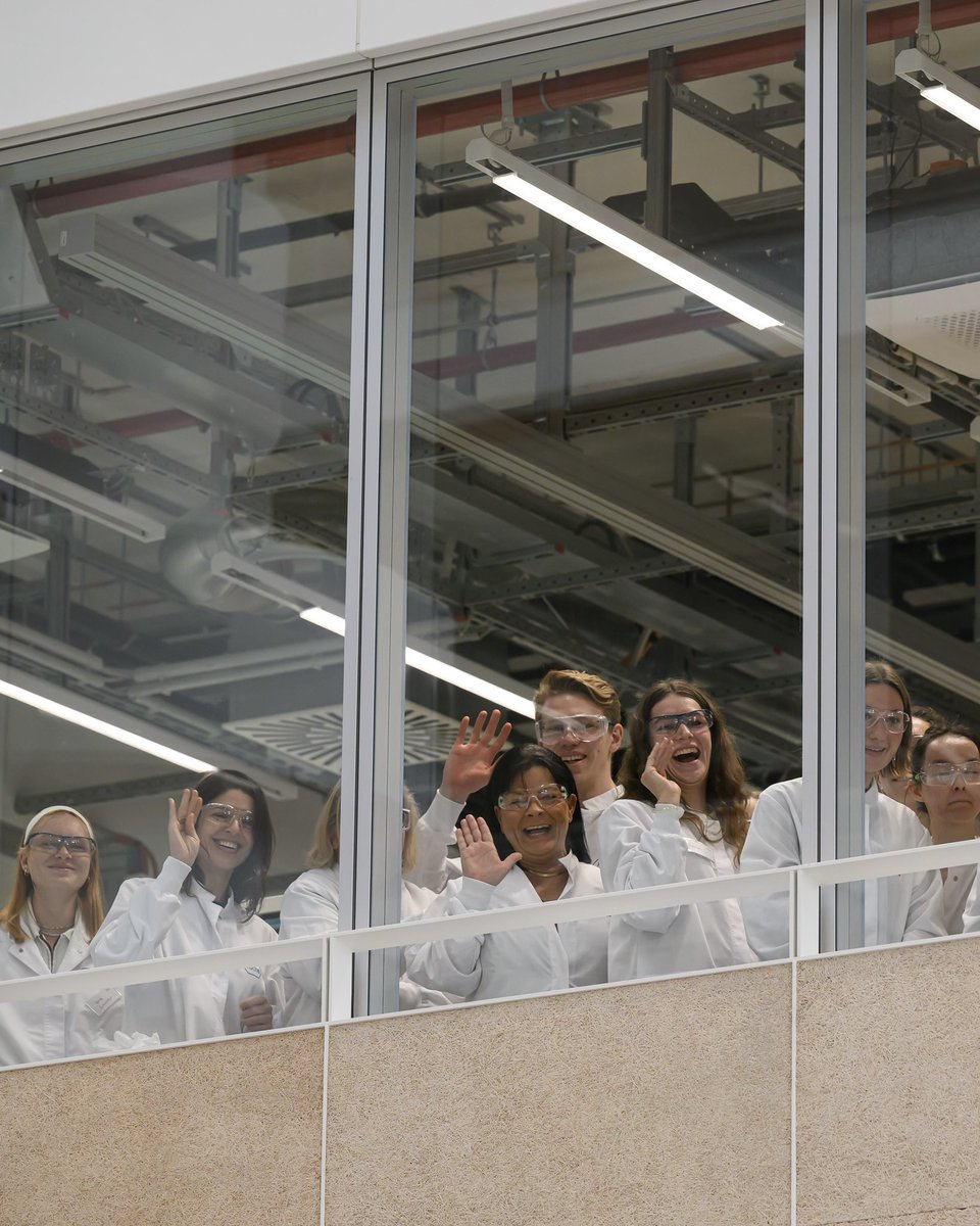 Markus_Soeder's tweet image. Ein neues Level Spitzenmedizin „Made in Bavaria“: Eröffnung des neuen Entwicklungszentrums für Diagnostika bei @Roche_de in Penzberg mit CEO Dr. Thomas Schinecker, Bundesinnenminister Alexander Dobrindt und Technologieministerin @DoroBaer. #Roche ist ein Powerhouse für