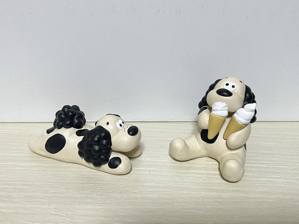 moliim3112's tweet photo. お迎えその③
Petsuko（@petsukism）さんのBoodo!
左はわたしが、右は旦那くんが。うちにいるアイスクリームBoodoをみて前から旦那もお迎えしたかったそうで、X見てソフトクリームの子、ワンフェス一目散にお迎えに行ったそう🤭もちもちなフォルムと表情がたまらない♡#ワンフェス https://t.co/7aucgoEZsJ