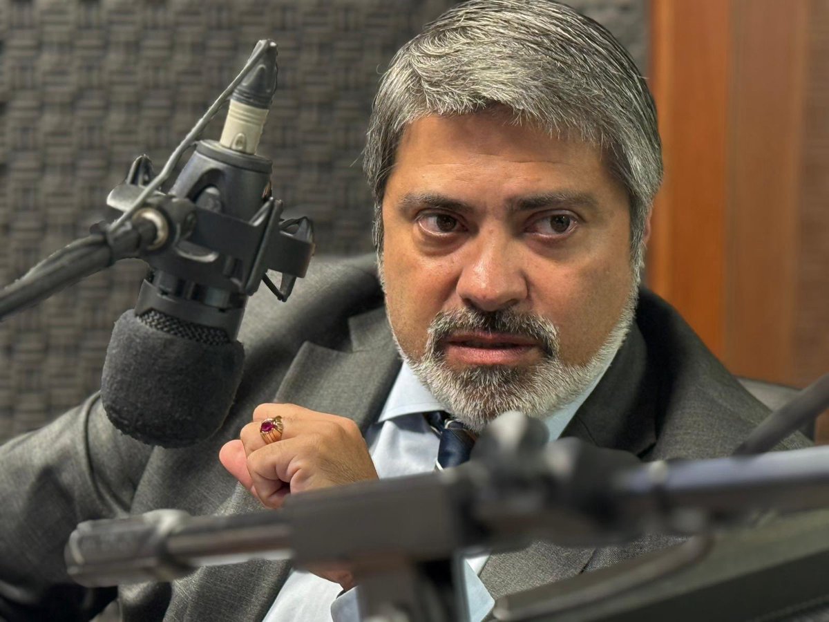 “Le resto atención a lo que pasó el otro día en Olimpico. Un imbécil que entró con un porro en la mano y un celular a insultar a los directivos”

Gastón Tealdi en #Minuto1

▶️ youtube.com/watch?v=x8xM4Z…