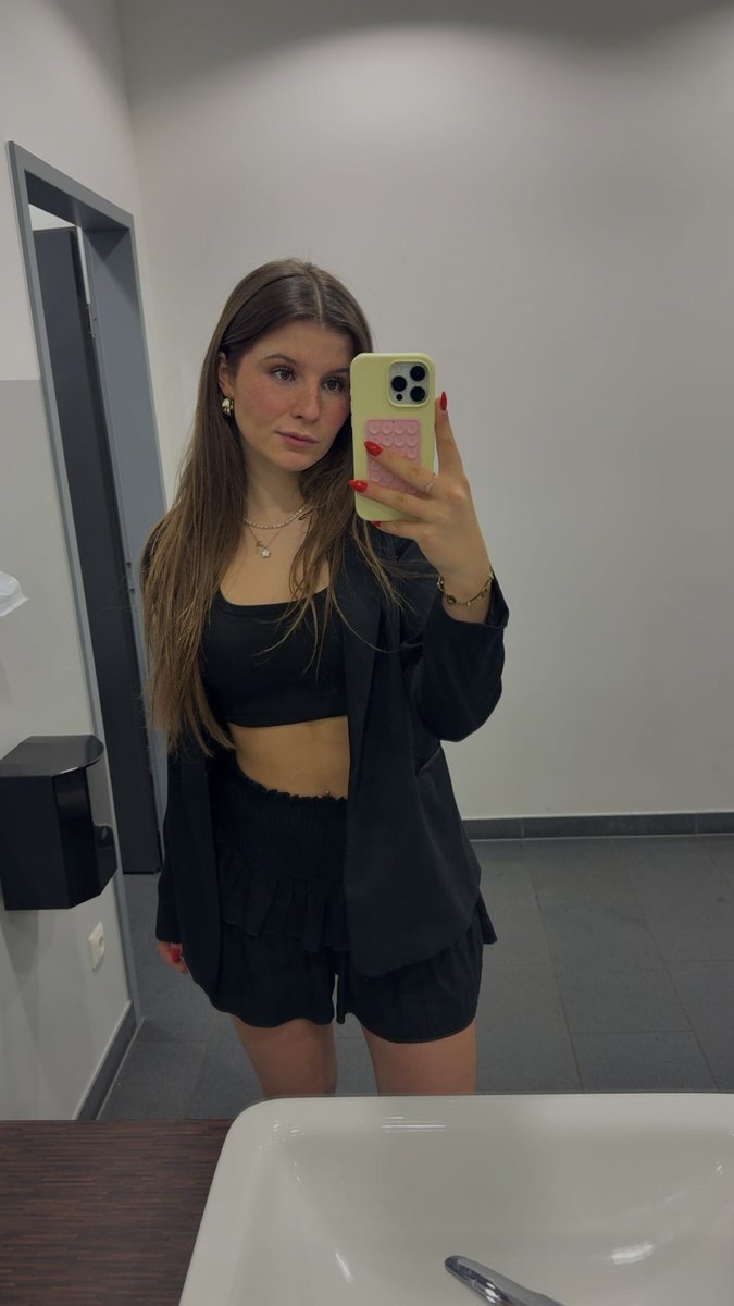 Laura tweet media