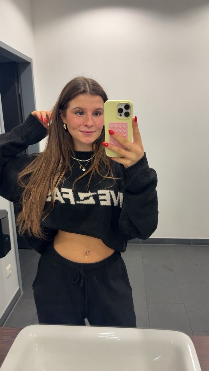 Laura tweet media