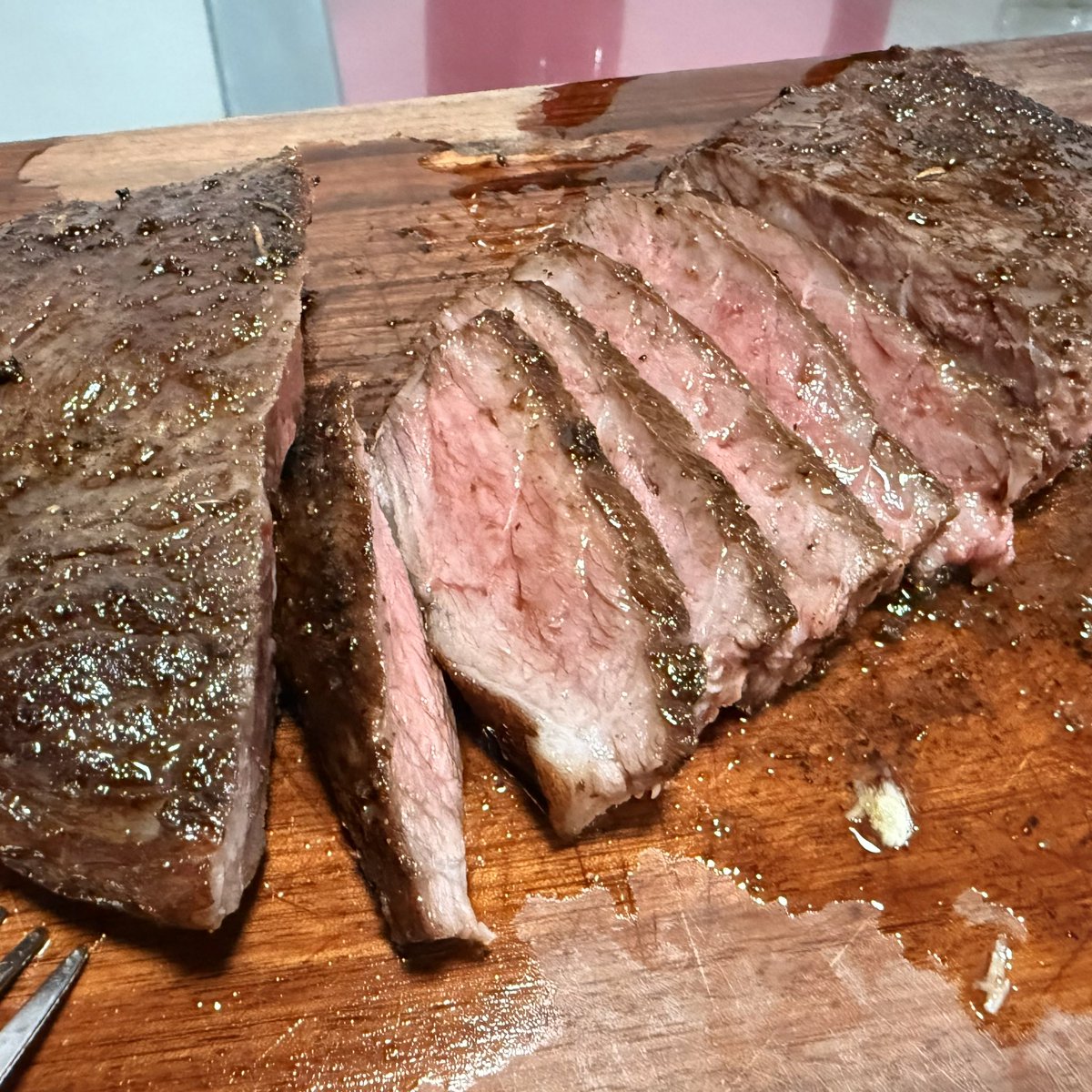 Darth_K2B's tweet photo. My home cooked wagyu steak.

Cooked with…
- Rice cooker
- cast iron pan
- No thermometer
- No circulation

Cooked…
- Souvide for 2 hours
- Proper dry before sear
- Salt and Pepper 1min before grilling
- 60sec per side
- Butter, garlic, rosemary, thyme basting

Perfect 🥰 https://t.co/rzAuJ2d7DY