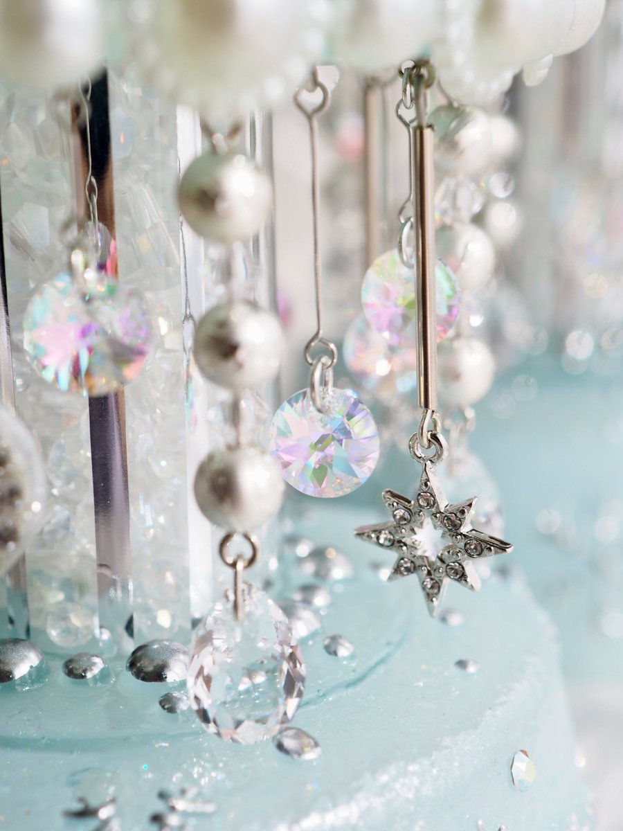 雪のメリーゴーランドのライト❄️ 今年は雪の結晶模様をメタリック