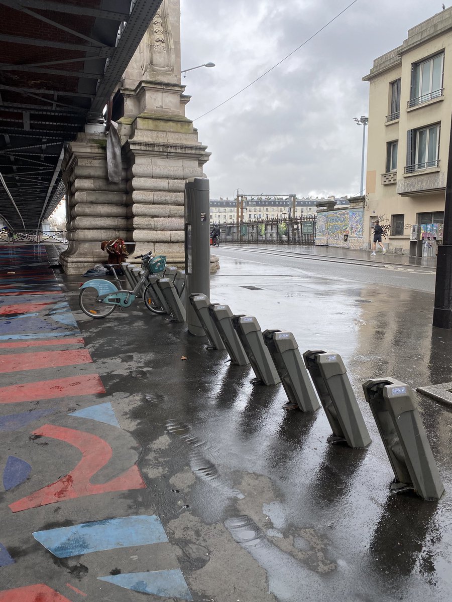 amopaver's tweet photo. Bug encore récurrent encore 1 @Velib vert  affiché dispo mais dans la réalité aucun vélo présent #velib https://t.co/K9gtw2OOJq