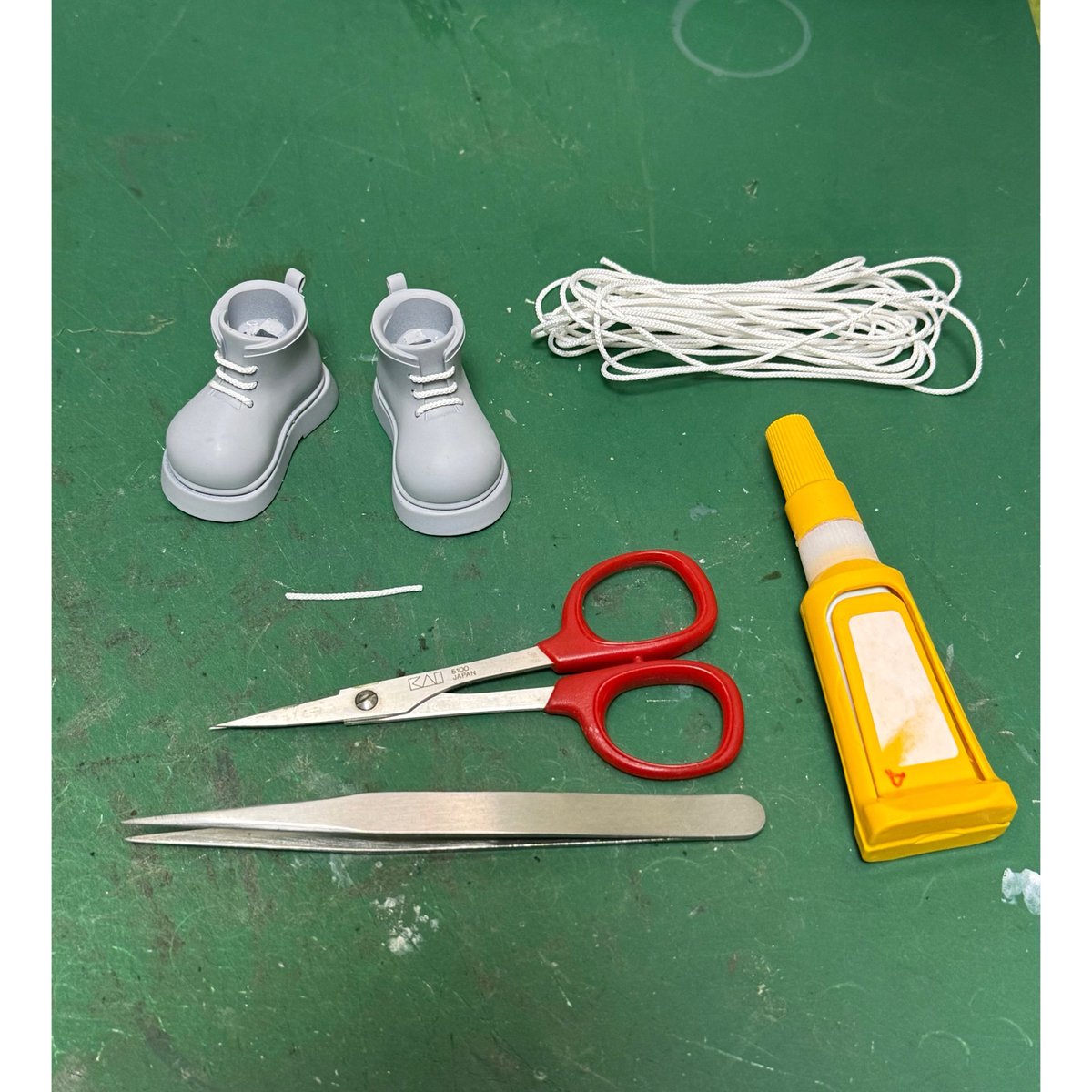 dareka_factory's tweet image. ブーツの靴紐は別素材。
こういう細かいところで
全体の印象が変わる気がします。

The boot laces use a different material.
Small details matter.

#figuremaking