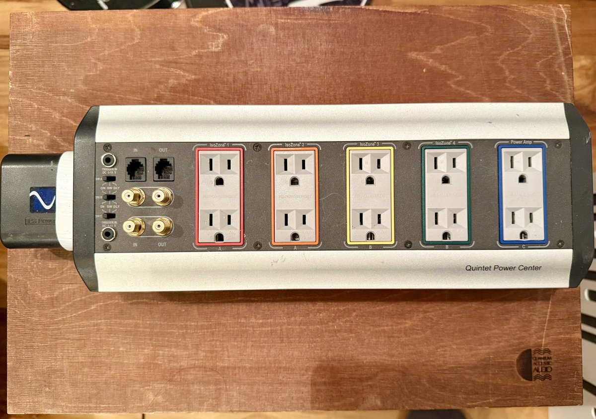 皆よく使う(クラブとかの現場やライブハウスでも使ってるの過去に幾度となく見てきた)写真1枚目の電源タップ、知られてないかもだけど音響機器に使うのはオーディオ的には最悪だからね。