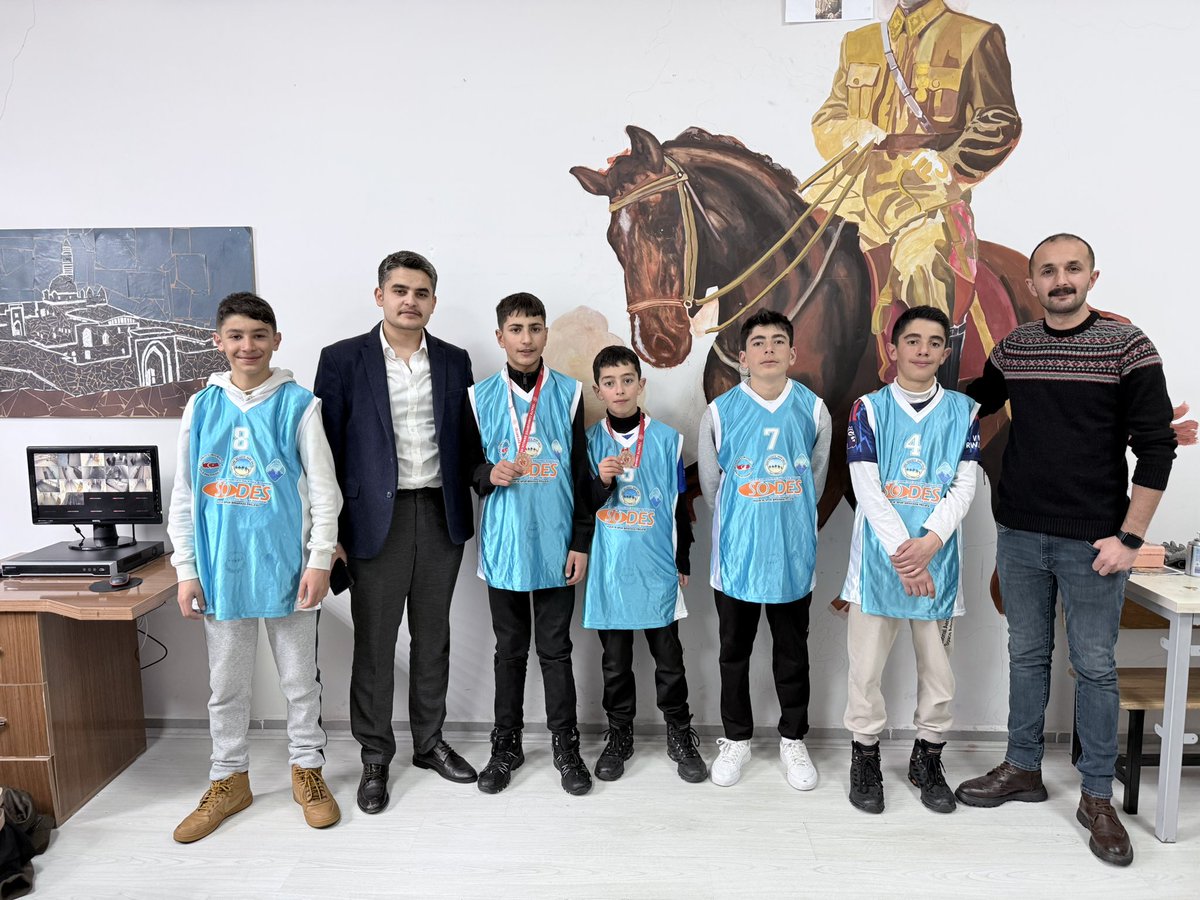 🏓🥇 Gurur duyuyoruz!

Eleşkirt’te düzenlenen masa tenisi müsabakalarında derece kazanarak madalya alan öğrencilerimiz;
Yusuf Emre Çelik, Berkay Öztürk, Yusuf Öztürk, Berat Öztürk ve Muhammed Gündoğdu’yu yürekten tebrik ediyoruz. 👏

Başarılarınız daim olsun! 🏆✨