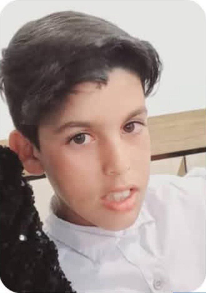 🔸تەقینەوەی مین گیانی منداڵێکی ١٣ ساڵانی ئەستاند

منداڵێکی ١٣ ساڵان بە ناوی "ڕەحیم حەمیدی" بە هۆی تەقینەوەی مین لە ناوچەی "چەم هێندی"ی شاری دێهلوڕان گیانی لەدەست دا.

ئەم ڕووداوە ڕۆژی سیشەممە ڕووی داوە و ئەم منداڵە سەرەڕای هەوڵەکانی تیمەکانی فریاکەوتن، بە هۆی سەختیی برینەکانییەوە