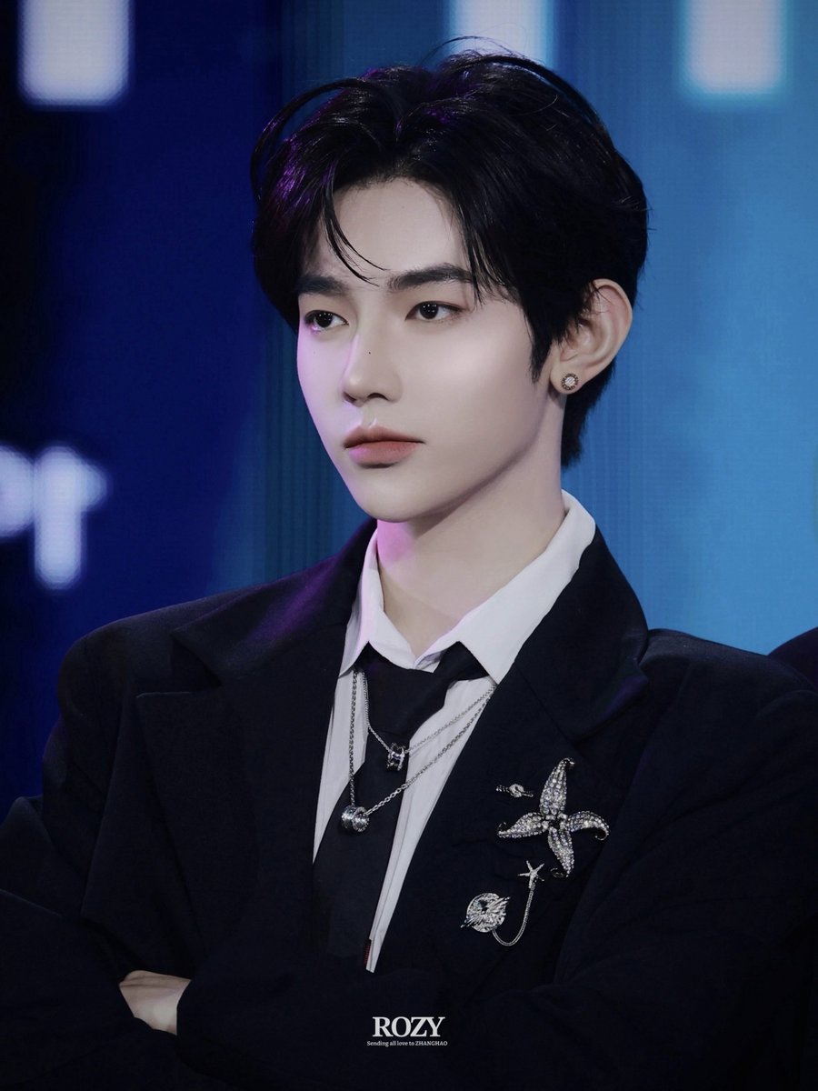 𝐑𝐎𝐙𝐘 tweet media