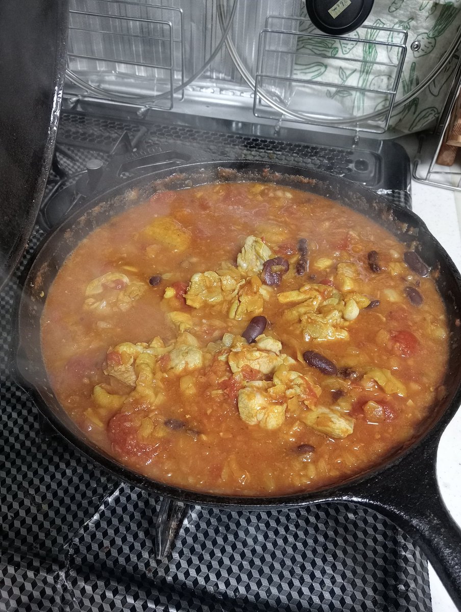 赤豆入り無水スパイスチキンカレーできた。今までで一番美味です。手に届く聖杯を見つけたかも。